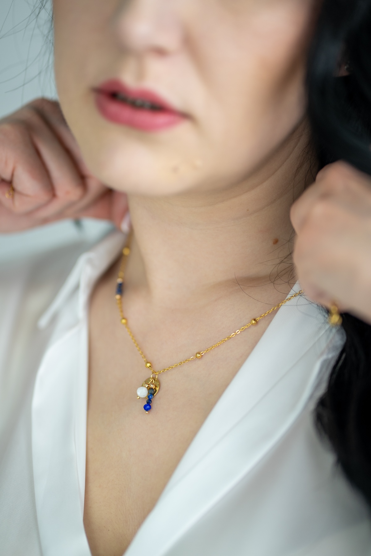 RYBY - naszyjnik z mieniem księżycowym i lapisem lazuli, kolor złoty - obrazek 2